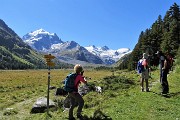 25  Alp Ota Suot (2022 m), qui a dx  inizia il sentiero in decisa salita 